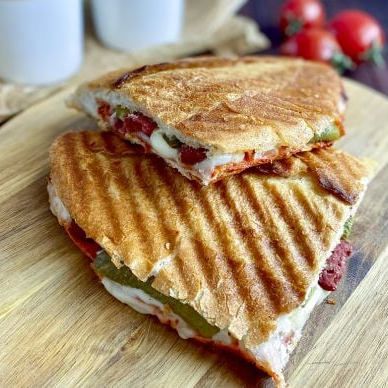 Sucuklu Tost