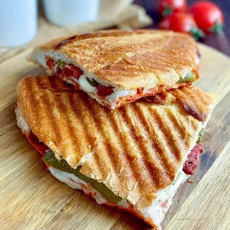 Kaşarlı Sucuklu Tost