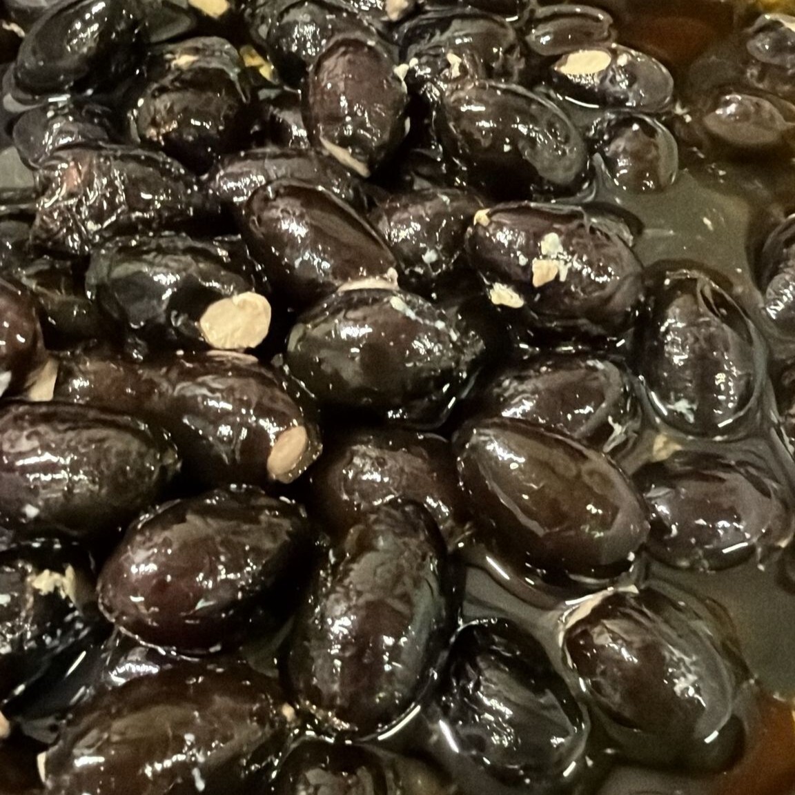 Peynir Dolgulu Siyah Zeytin