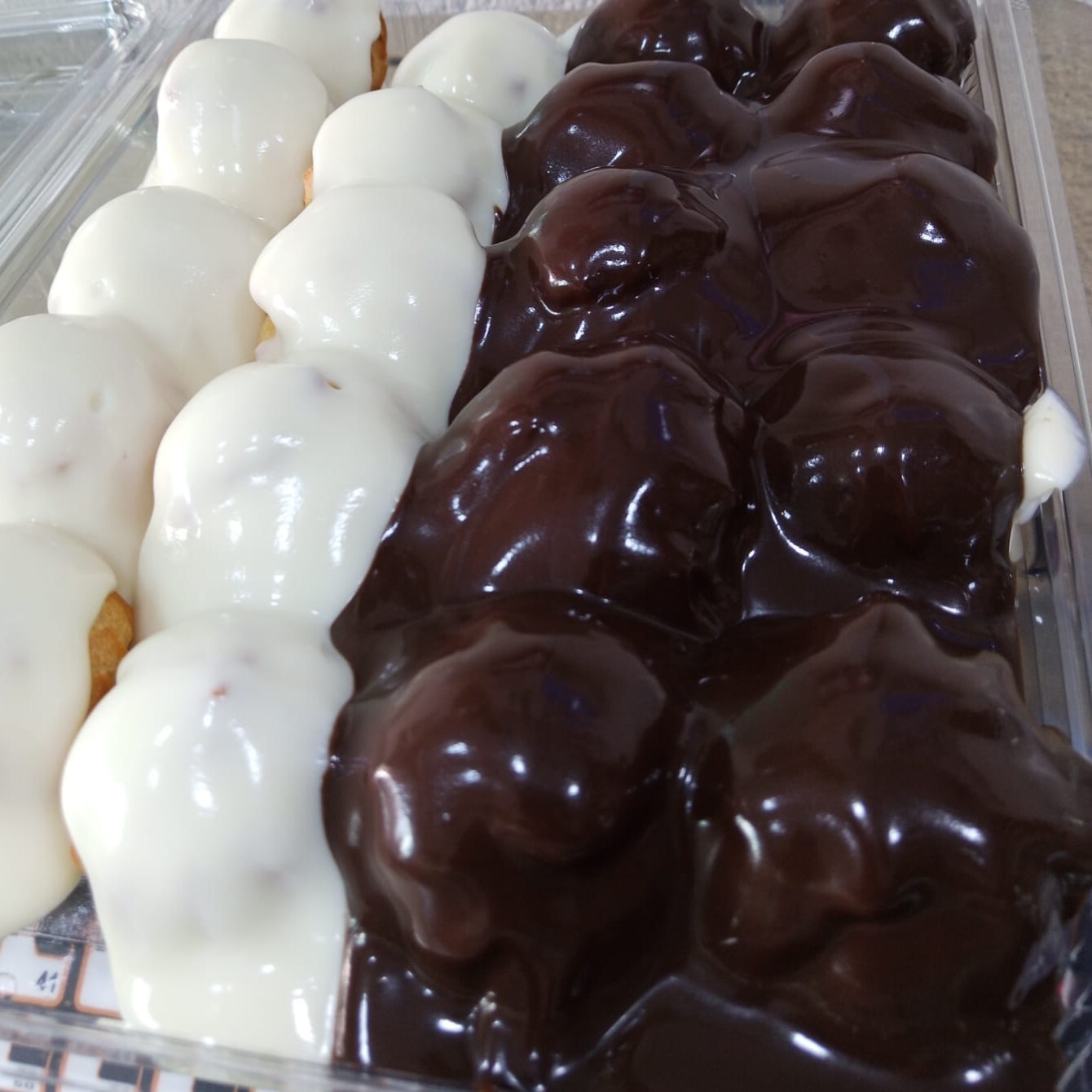 Karışık (Beyaz ve Sütlü) Çikolatalı A'lâ Profiterol (1 kg.)