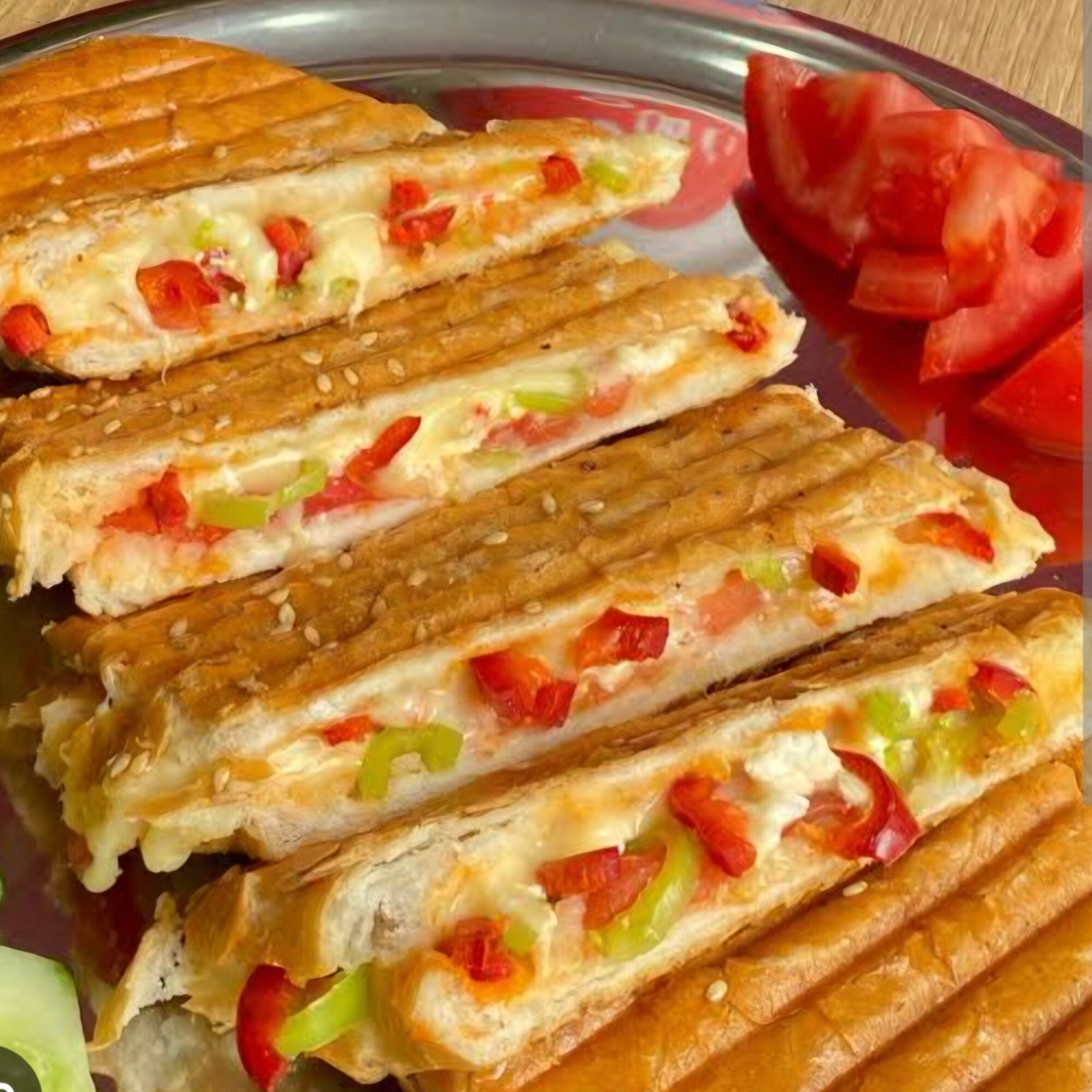 Domates Yeşil Biber Kaşarlı Tost