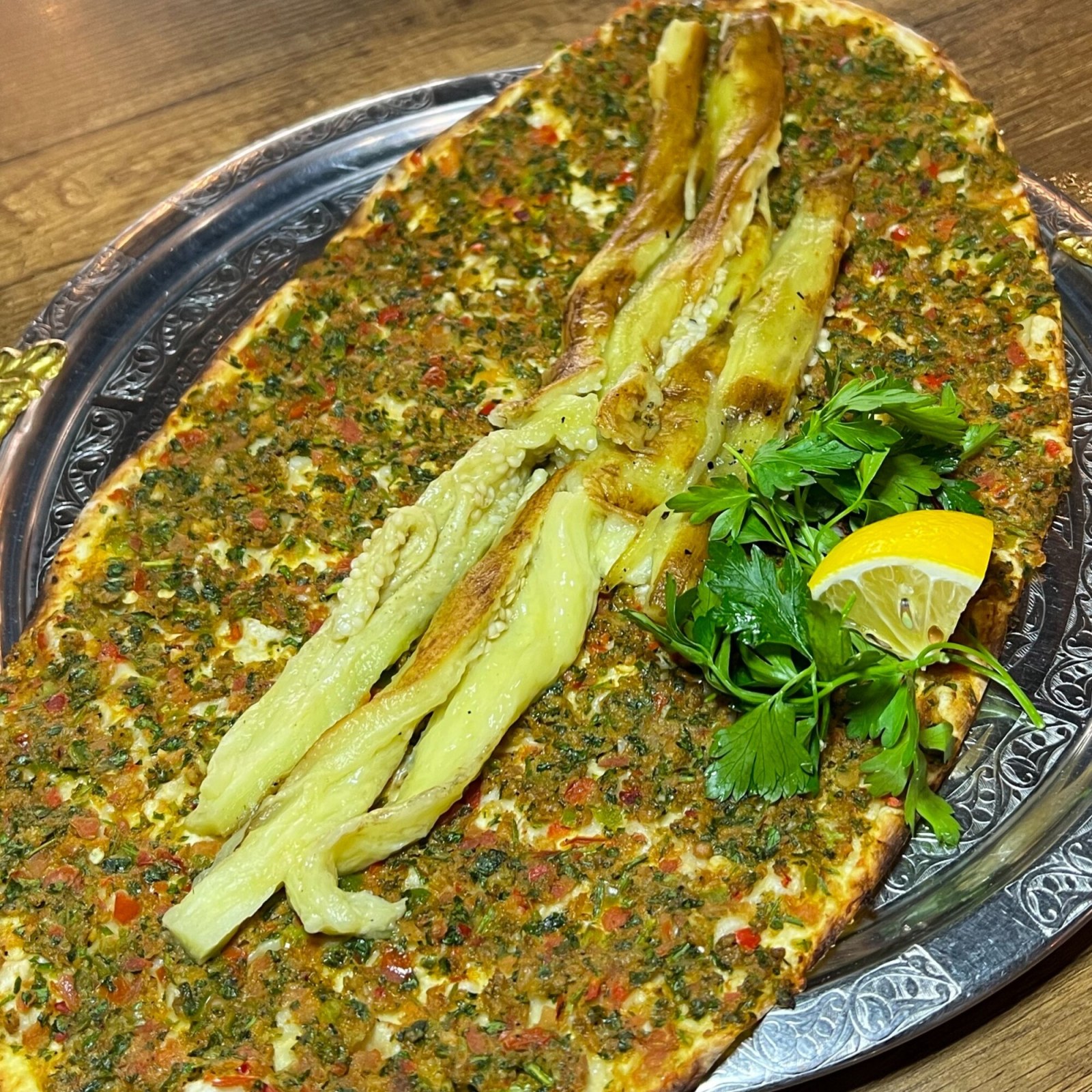 Köz Patlıcanlı Lahmacun