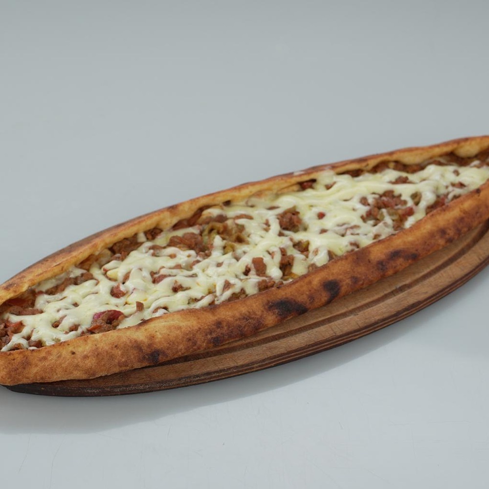 Kuşbaşılı Kaşarlı Pide