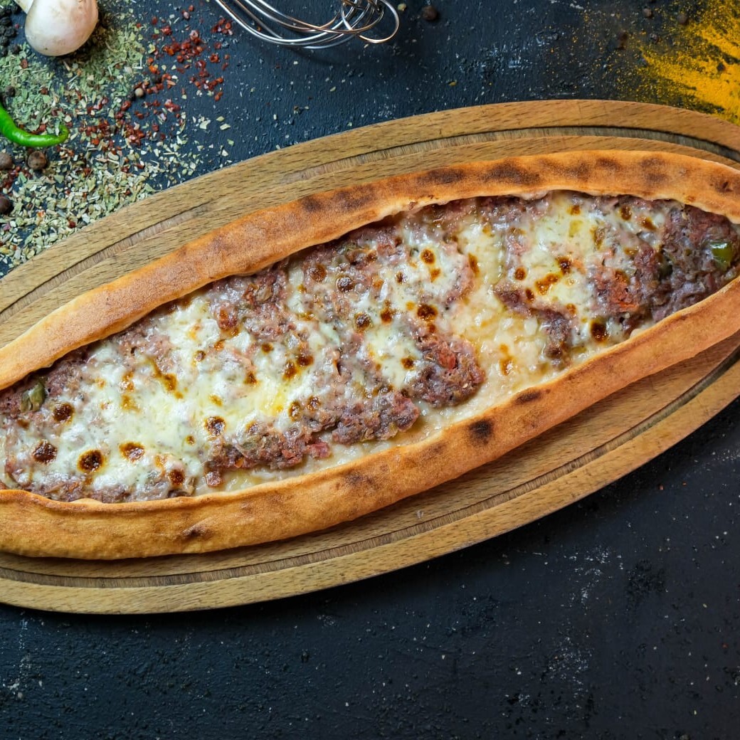Kıymalı Kaşarlı Pide