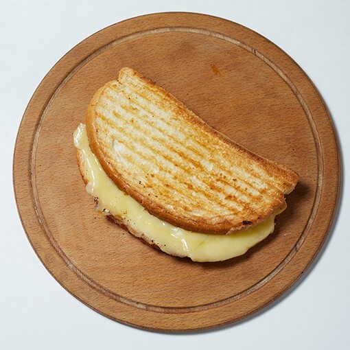 Ayvalık Tostu Ekmeğine Kavurmalı (Yumurtalı) Tost