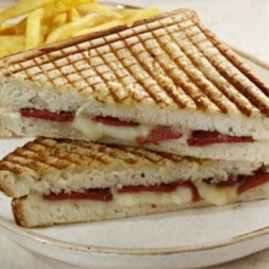 Somun Ekmeğinde Karışık Tost