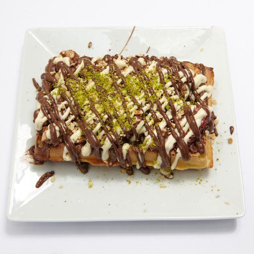 Sütlü Beyaz Çikolatalı Çilekli Waffle