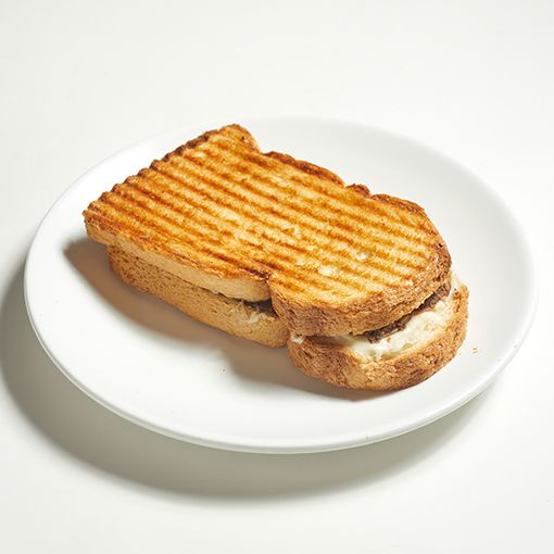 Kavurmalı Kaşarlı Tost