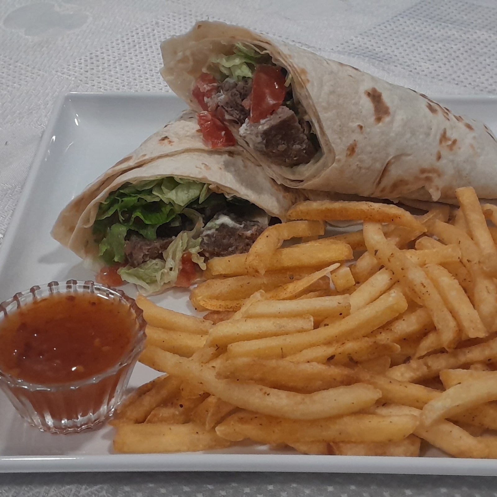 Fesleğen Soslu Tavuk Dürüm Menü