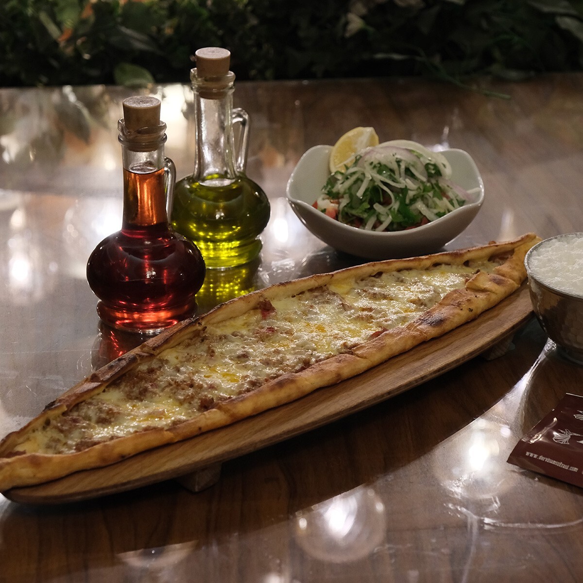 Kıymalı Kaşarlı Pide