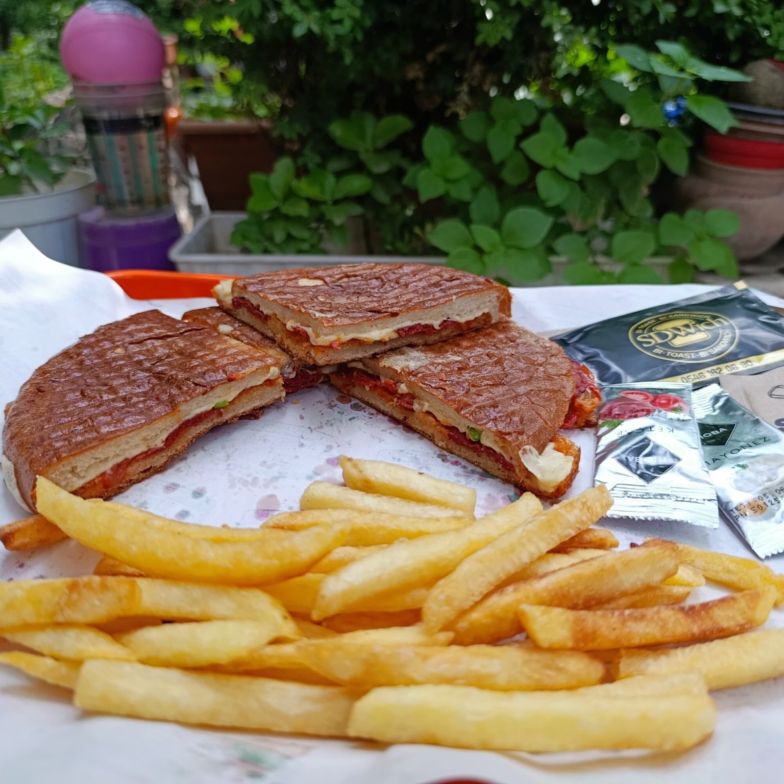 SD Sucuklu & Kaşarlı Tost