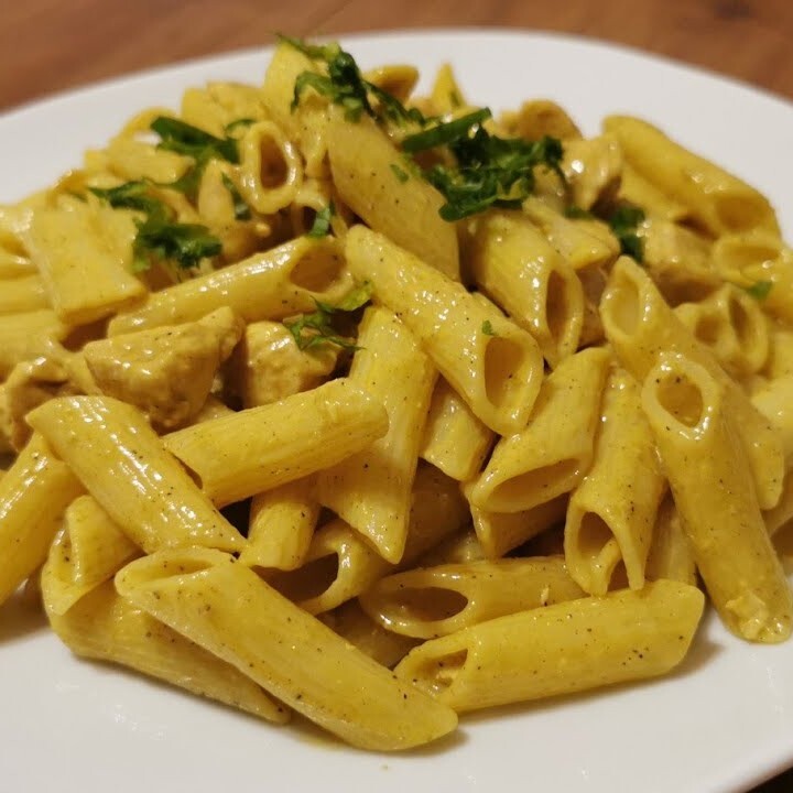 Köri Soslu Tavuklu Penne (400 gr)