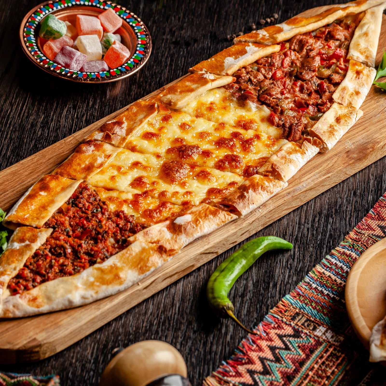 Karışık Pide (Kıymalı & Kuşbaşı & Sucuklu Kaşarlı)