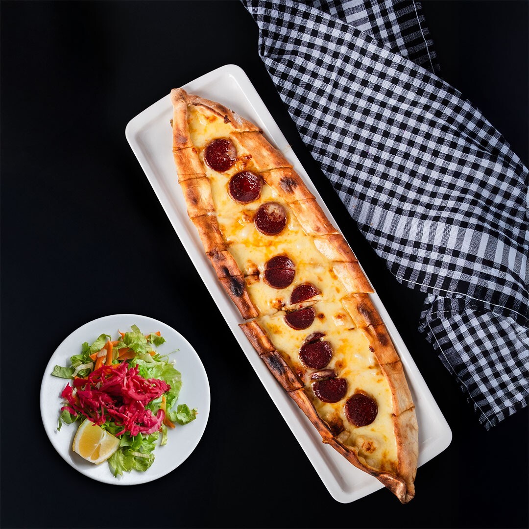 Sucuklu Kaşarlı Pide