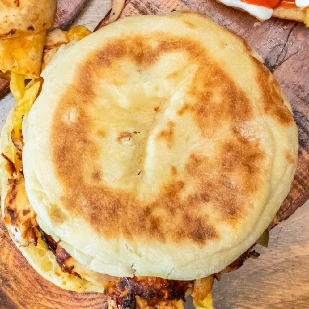 Bazlama Ekmeğine Tavuk Döner+Coca Cola