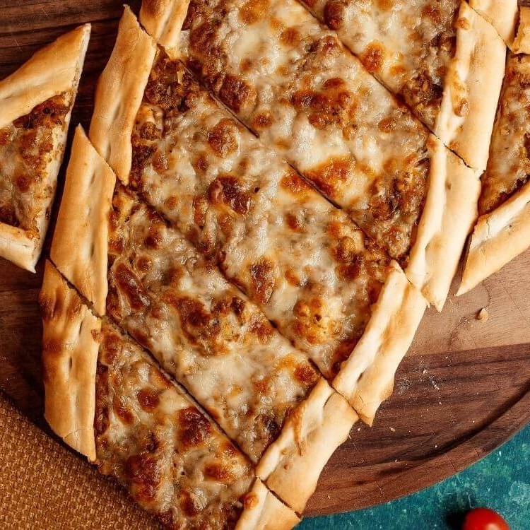 Kıymalı Kaşarlı Pide