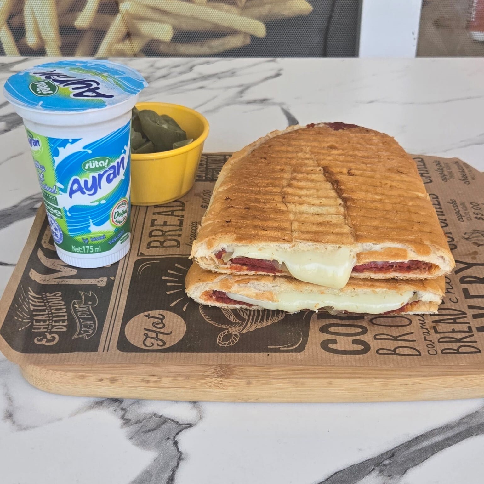 Sanayi Tost Bütün Ekmek +1 adet Büyük Ayran