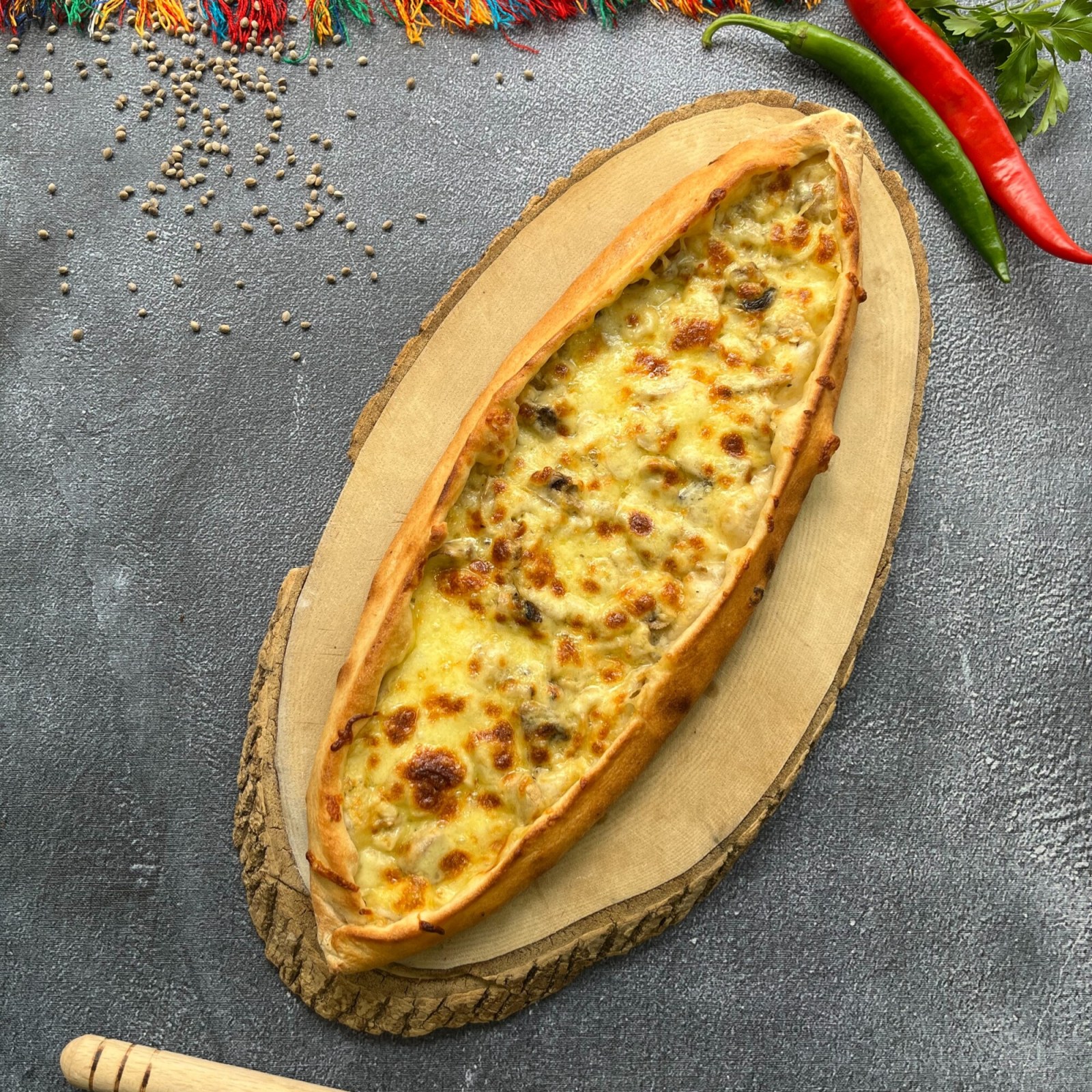 Mantarlı Kaşarlı Pide