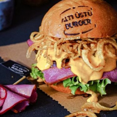 Smoked Meat Burger & Patates Kızartması & Soğan Halkası