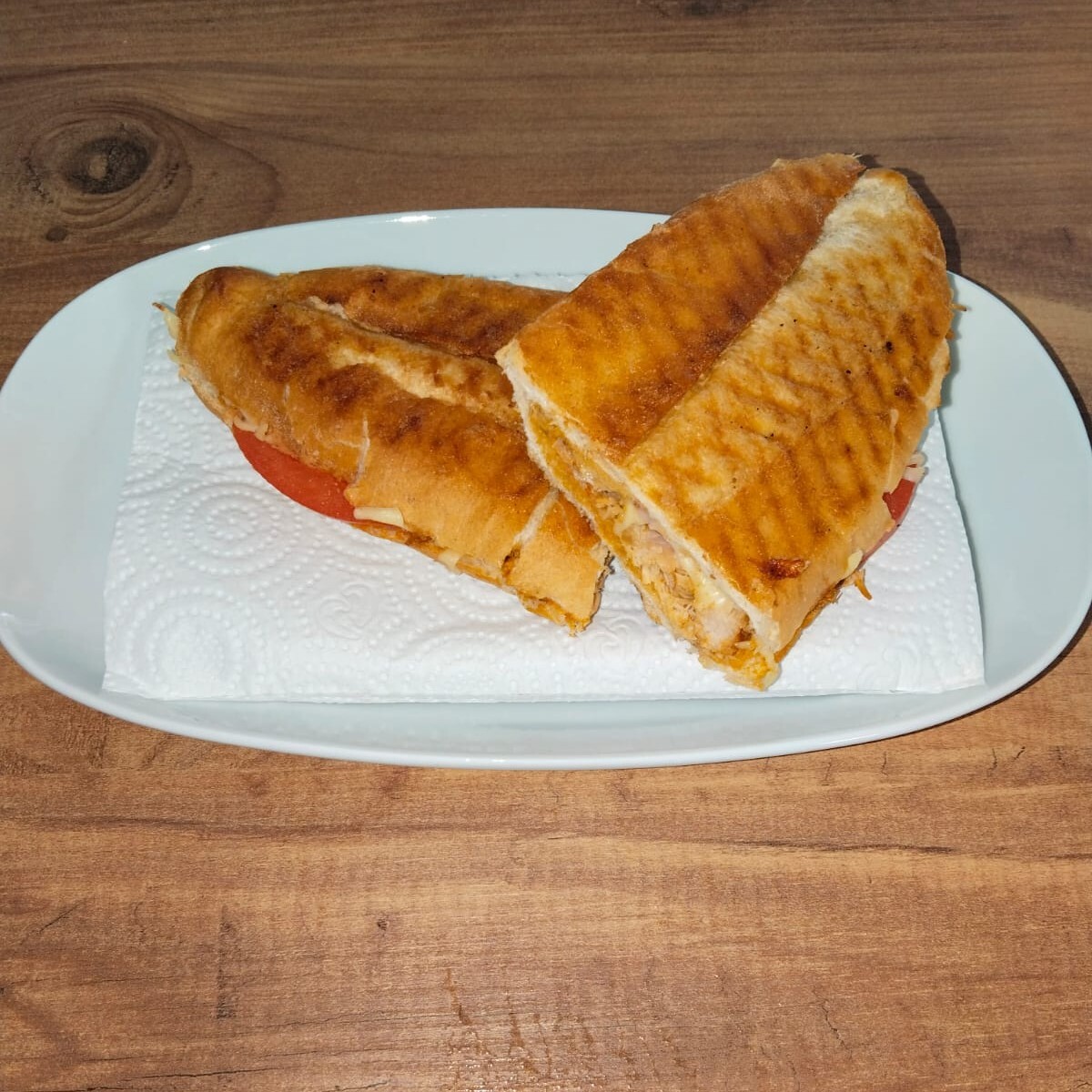 Ekmek Arası Kaşarlı Soslu Tavuk