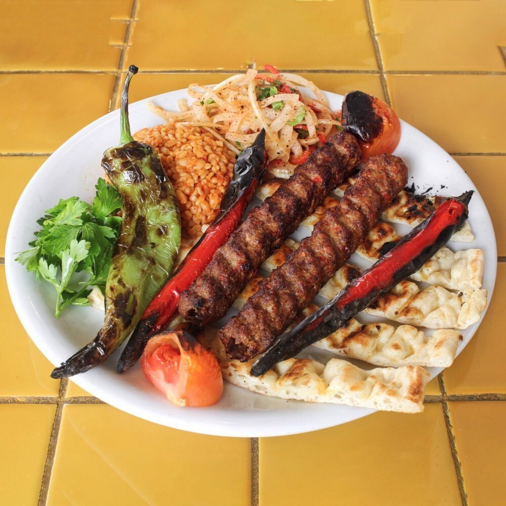Haşhaşlı Kebap SATIR KEBABI pilav köz biber sumaklı soğan salata ezme ile
