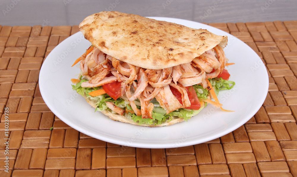 Tombik Ekmek Arası Tavuk Döner