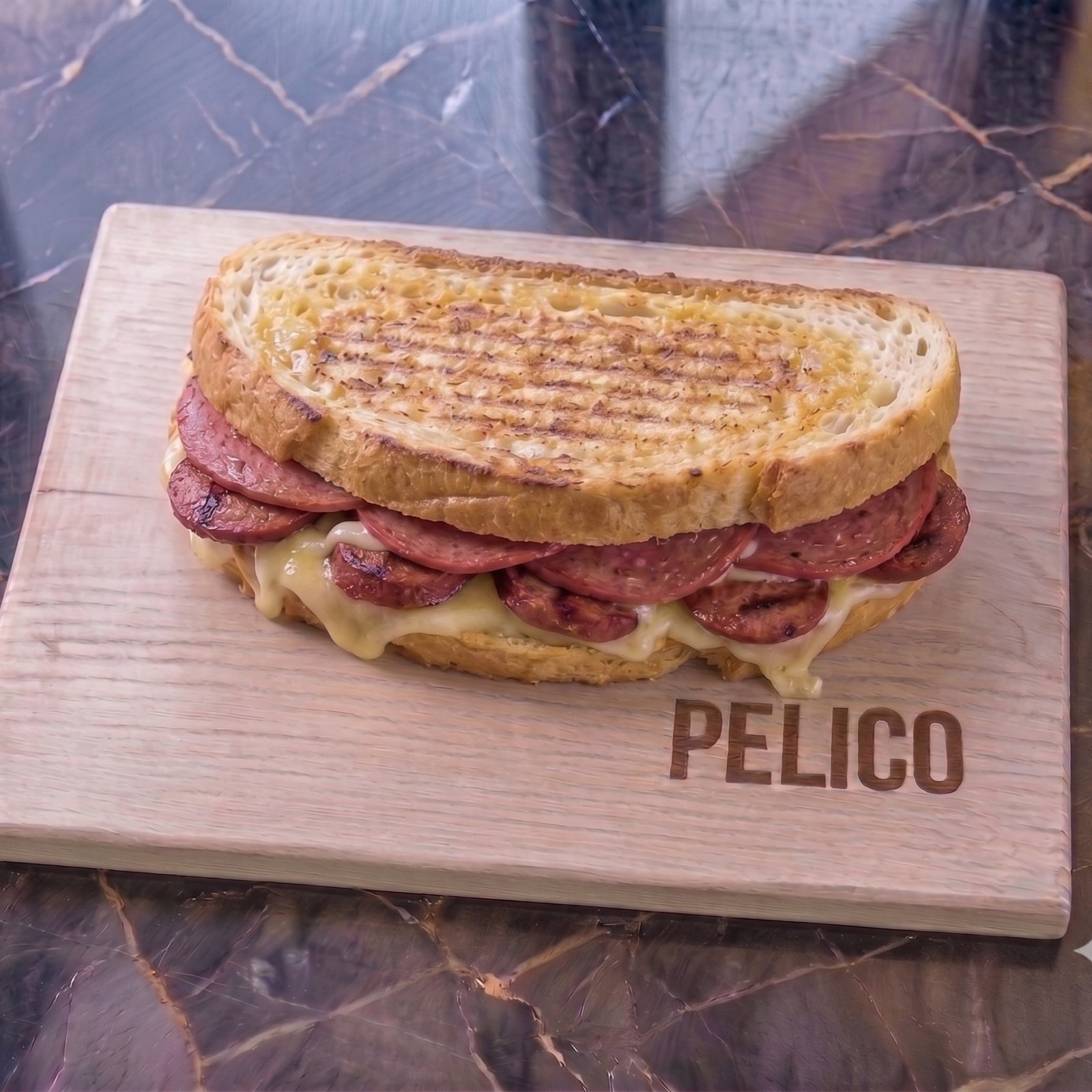 Macar Salamlı Kaşarlı Tost