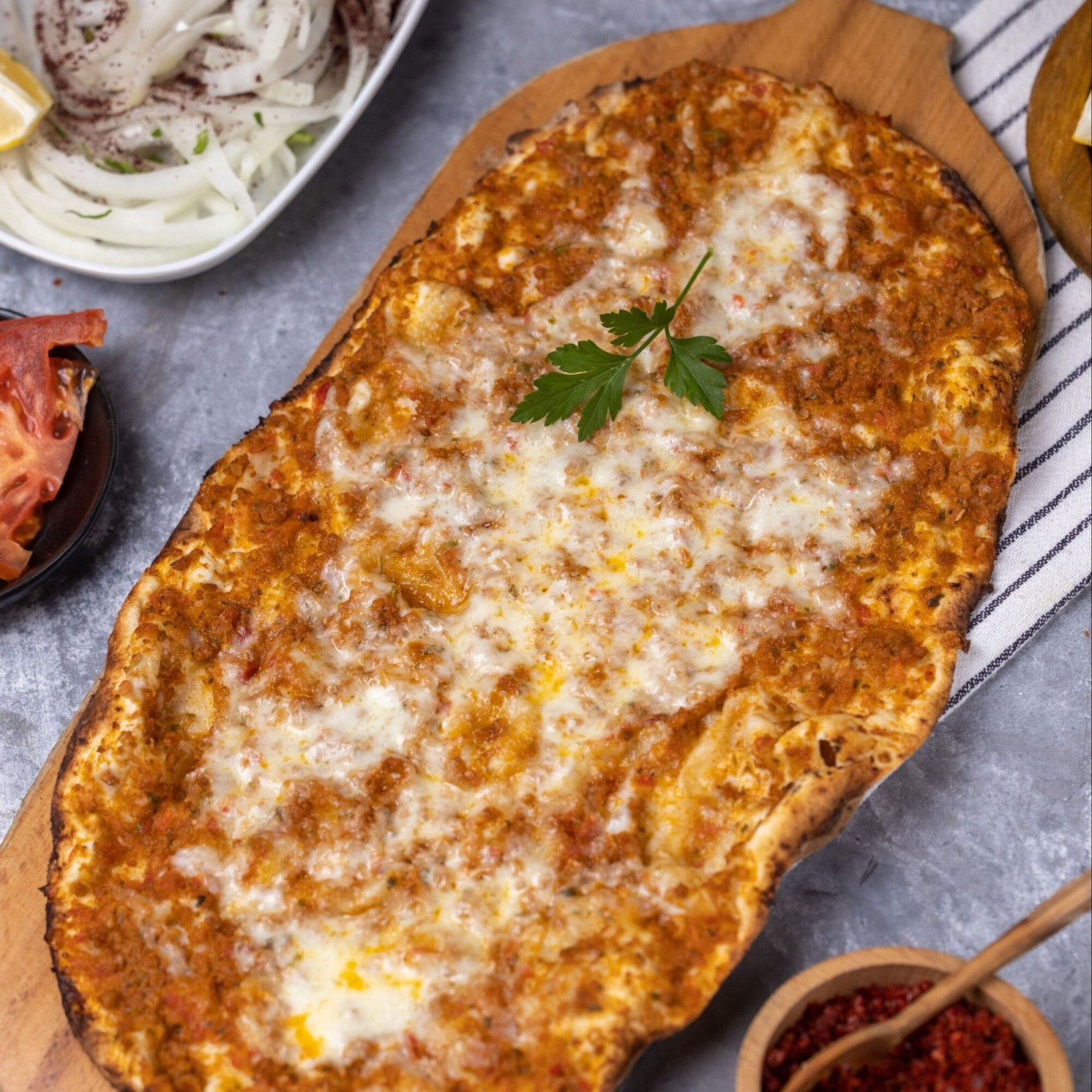 Kaşarlı Lahmacun