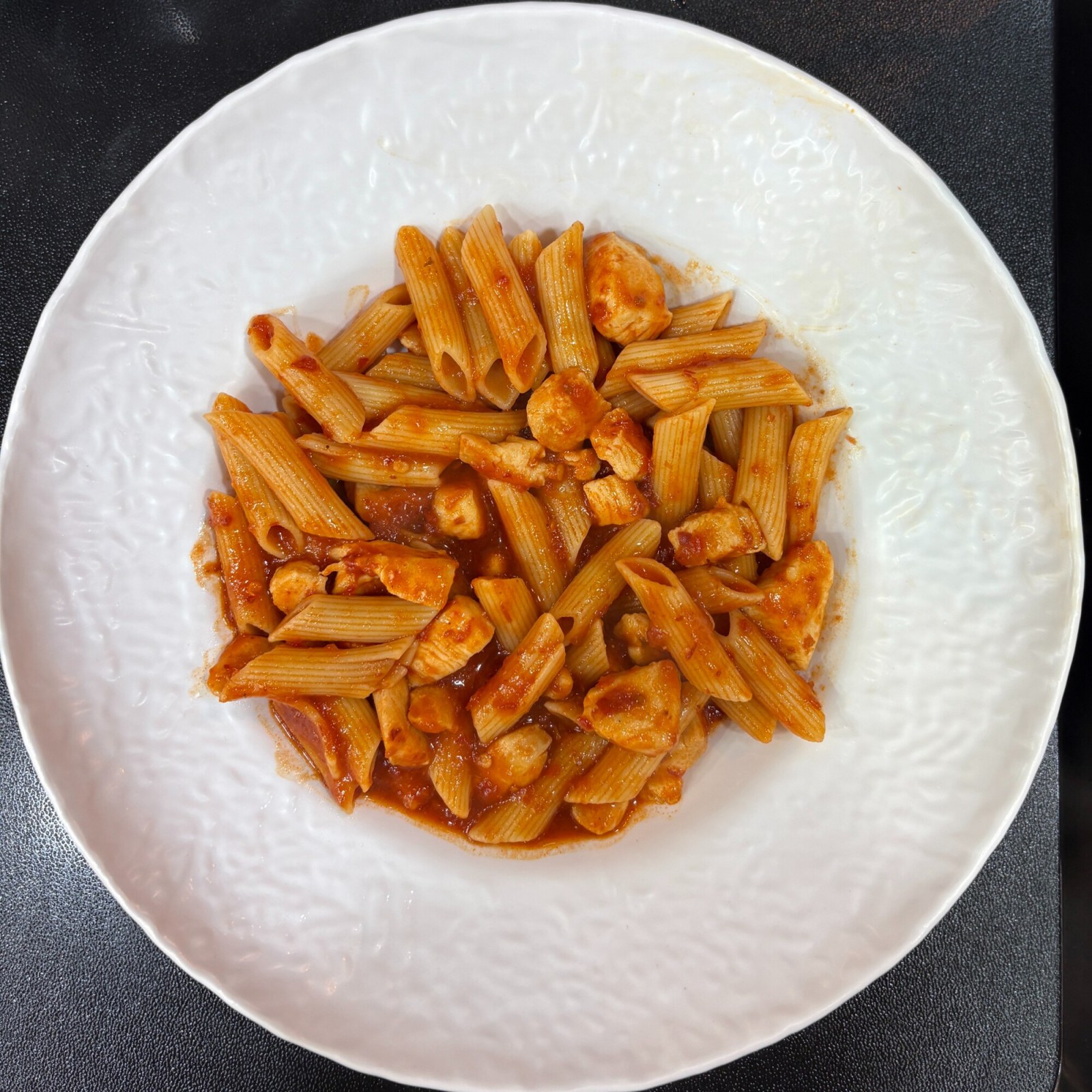 Acı Soslu Tavuklu Penne