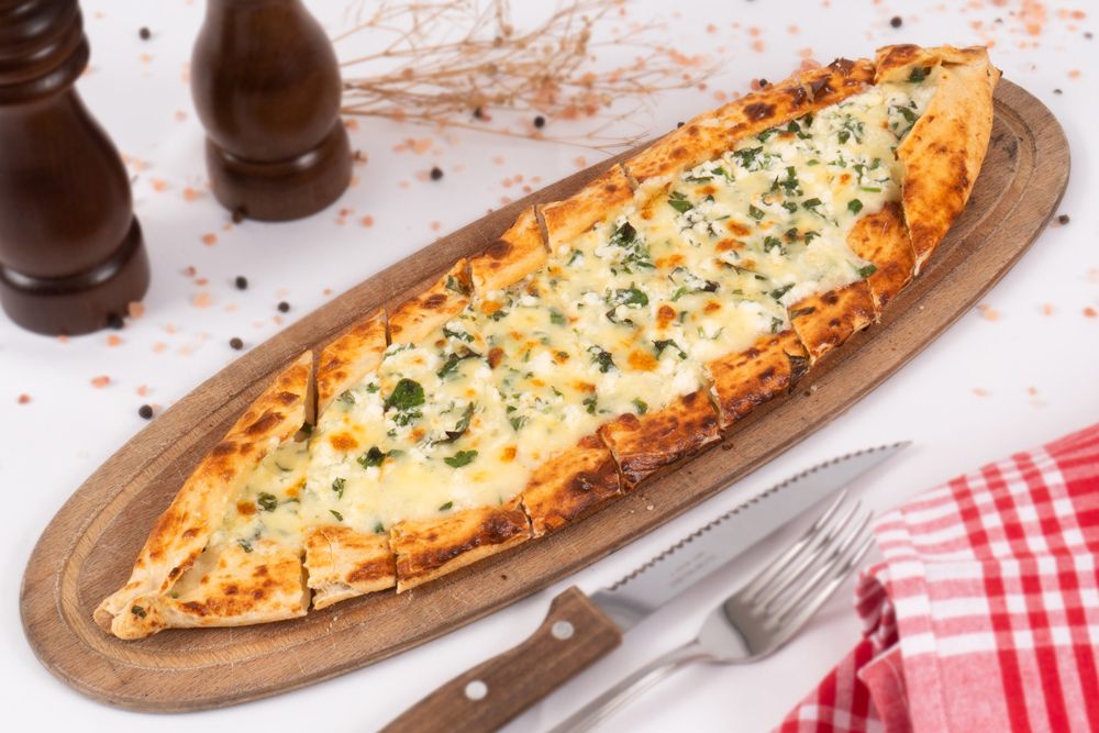Beyaz Peynirli Kaşarlı Pide