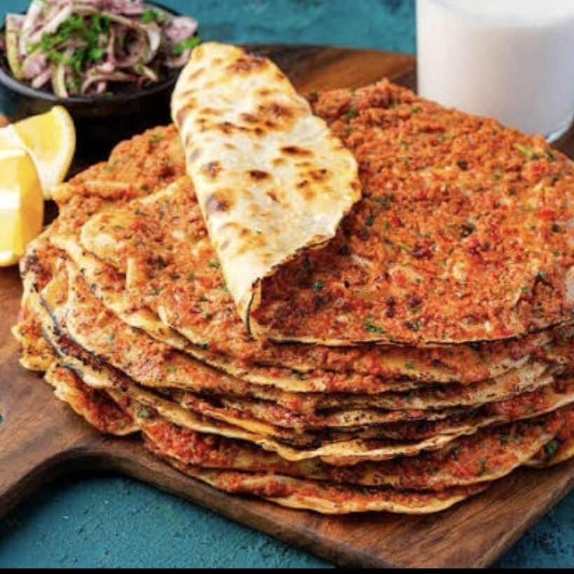 15 Lahmacun + Salata + 2 Adet 1 Litrelik Ayran