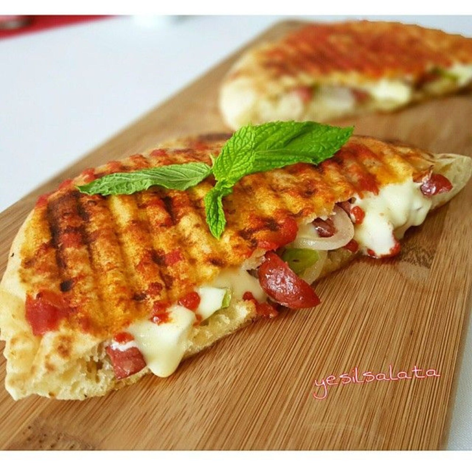 Atom Tost Bazlama + Ayran (270 ml.)