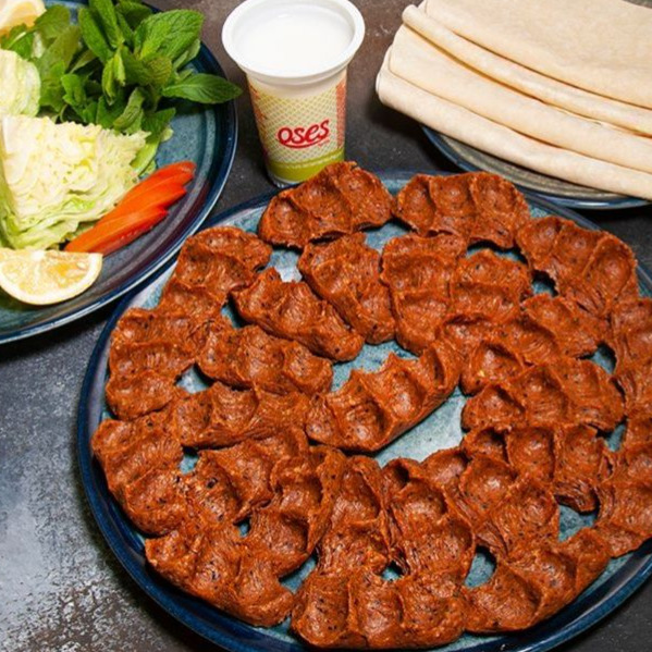 Çiğ Köfte(500 gr.)& Litrelik İçecek Menü