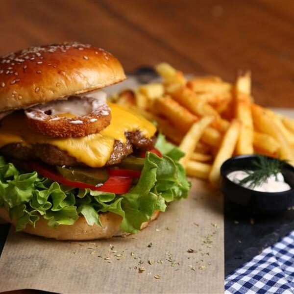 Dana Kuzu Hamburger (90 gr) + Patates
