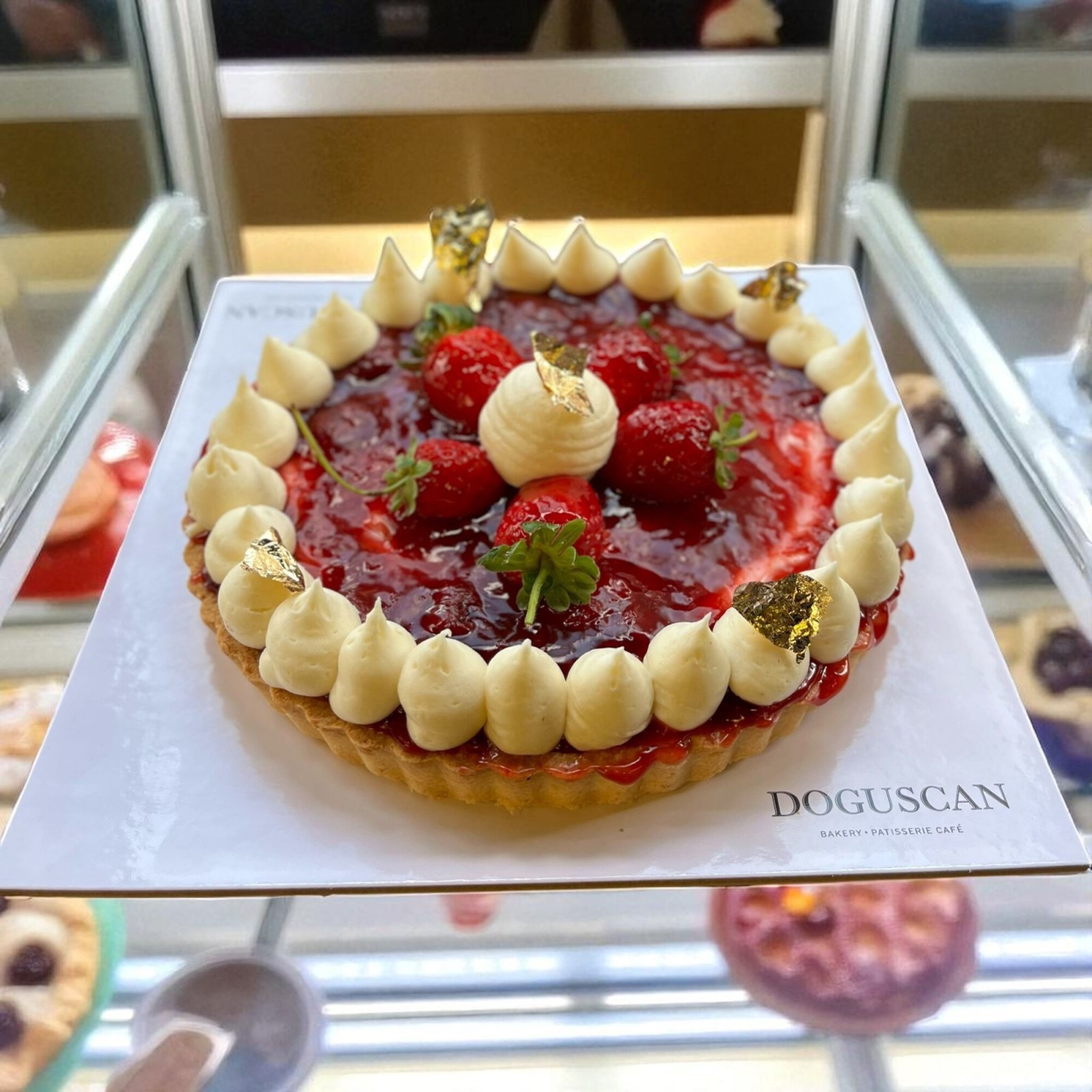 Çilekli Tart Aile Boyu