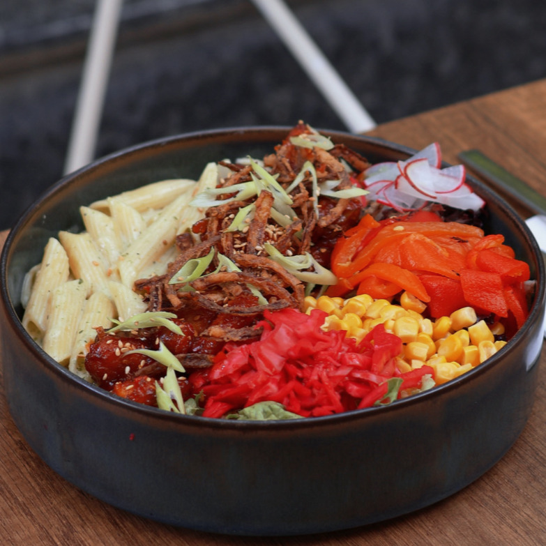 General Tso Tavuklu Makarna Bowl