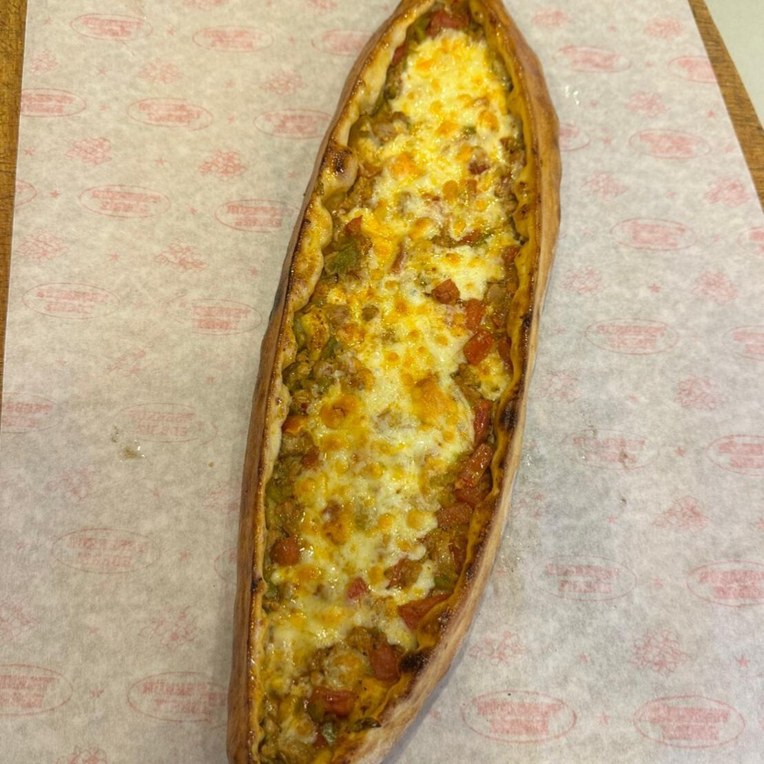 Kuşbaşılı Kaşarlı Pide
