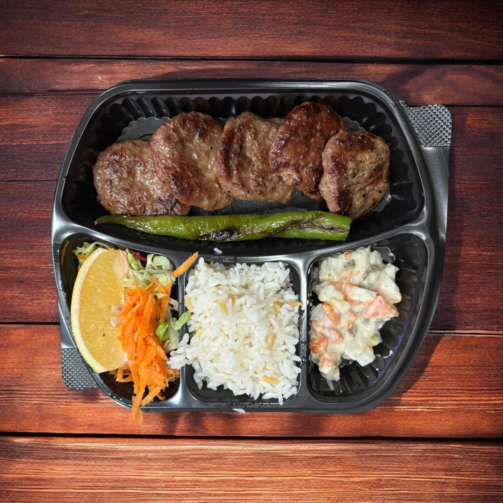 Mangalda Izgara Köfte ( 200 gr.) + Ayran (180 ml.) Menüsü
