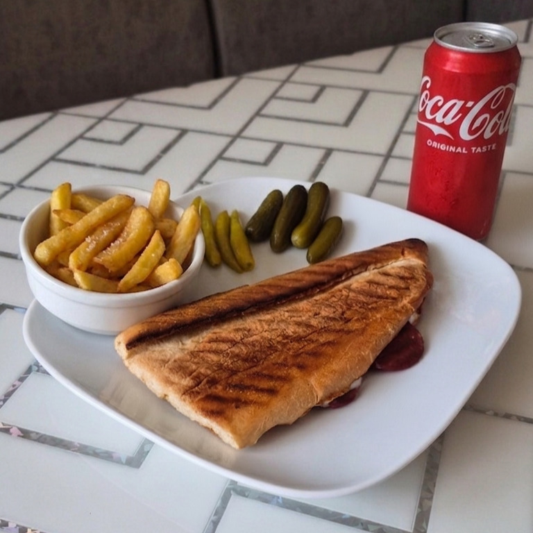 Sucuklu Tost Menü