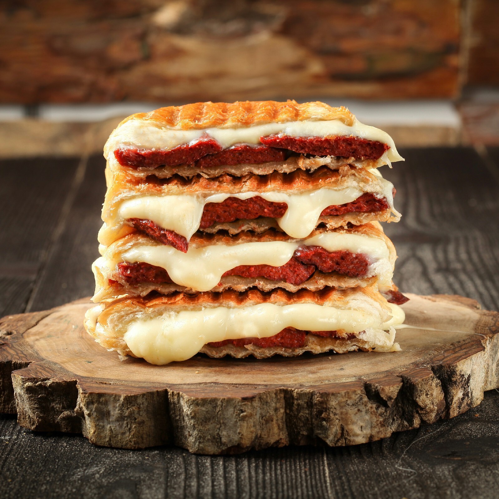 Sucuklu Kaşarlı Tost