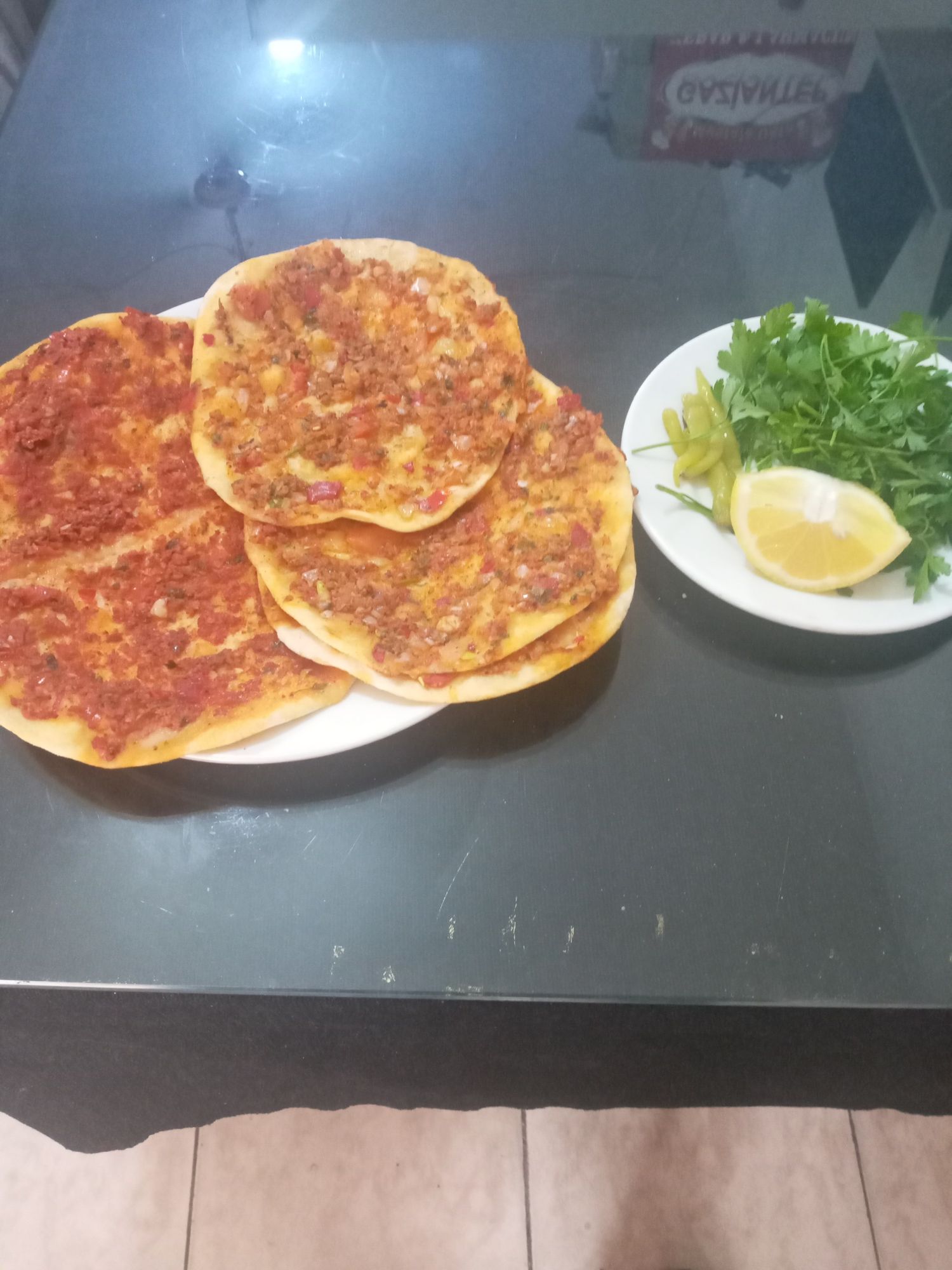 3 Adet Adana Lahmacunu 1 Adet Antep Lahmacunu