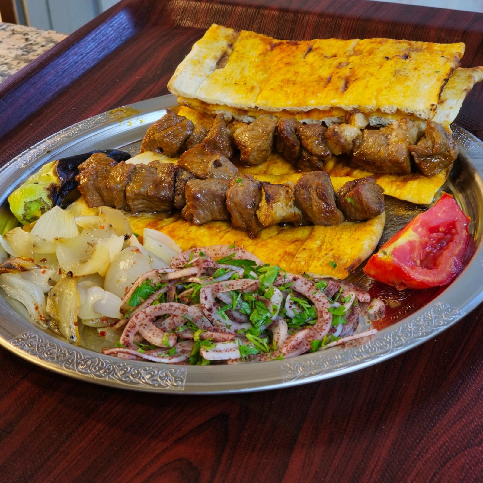 Kuzu Şiş Kebap Ziyafet Menüsü (8 Çeşit Meze ve Tatlı İkramlı)