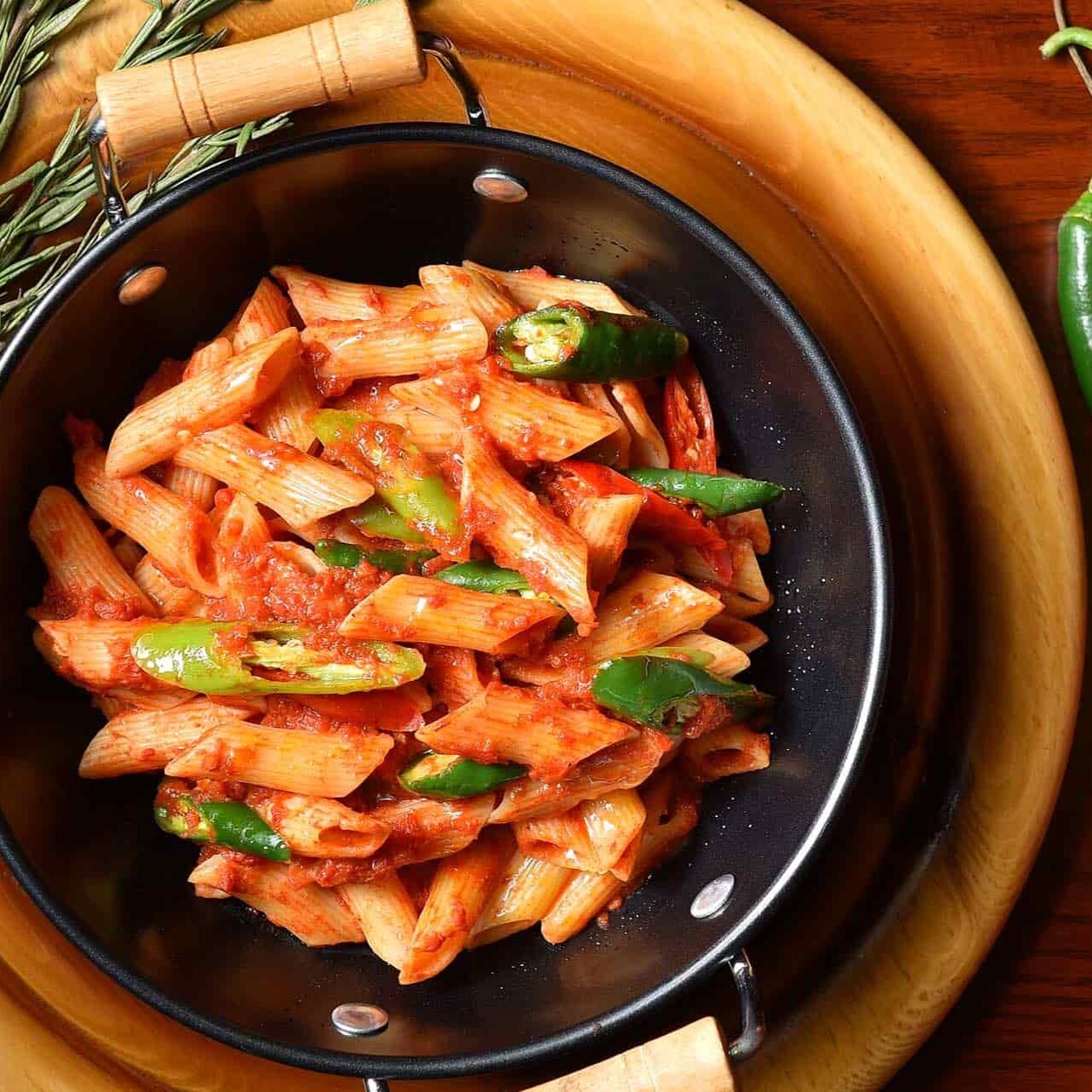 Chili Soslu Penne Menü