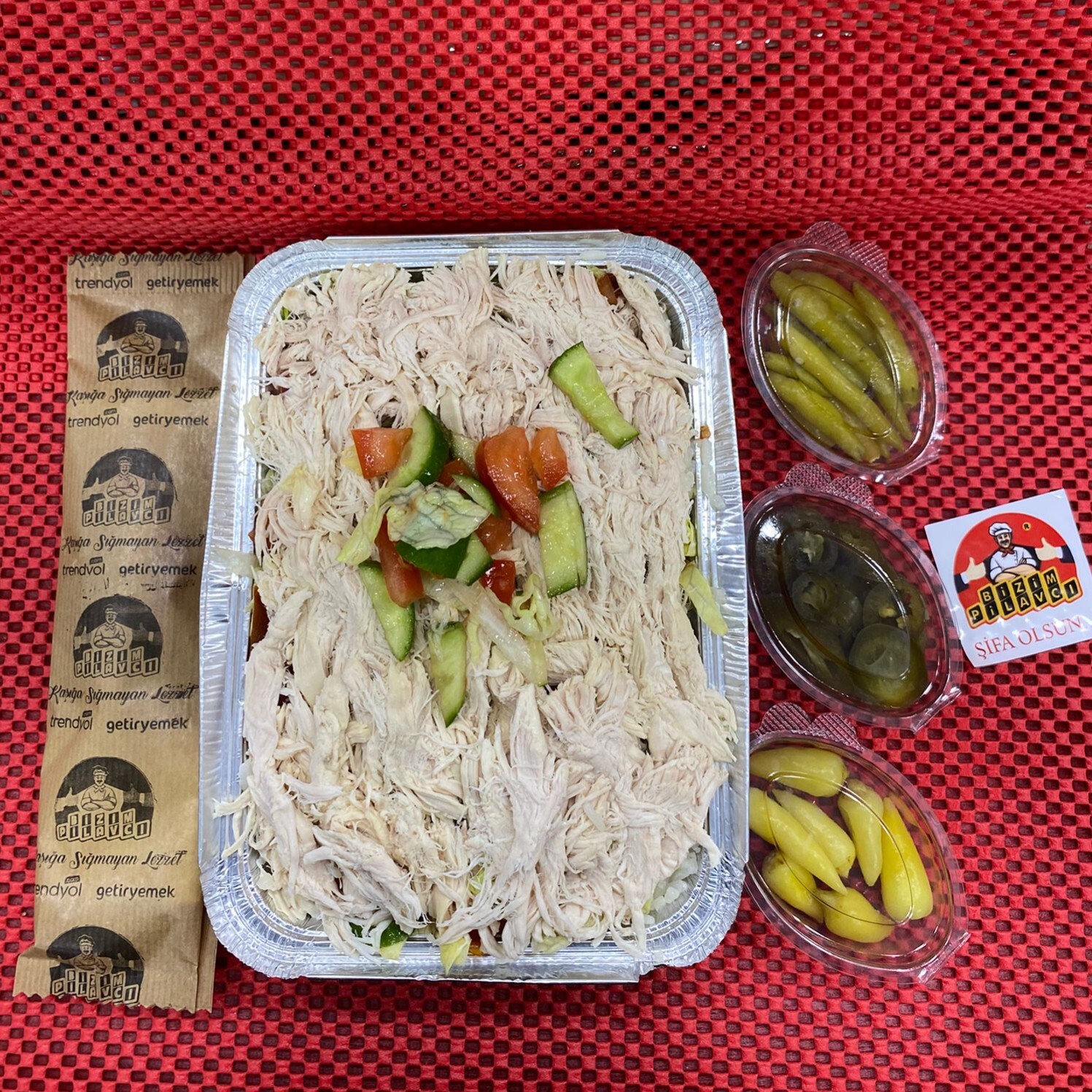 Pilav Üstü Salatalı Tavuklu (1,5 Porsiyon)