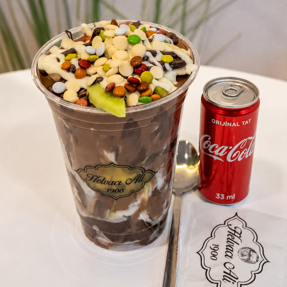 Klasik Bardak Waffle (Büyük Boy) + 33ml Coca Cola