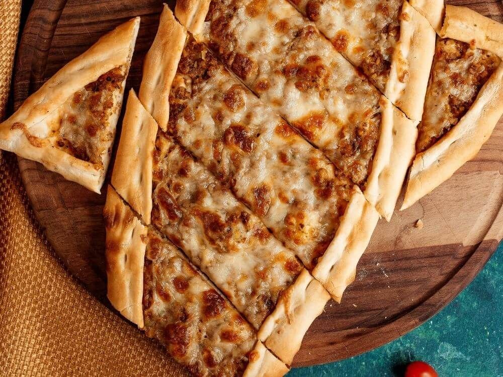 Kıyma Kaşar Mantarlı Pide