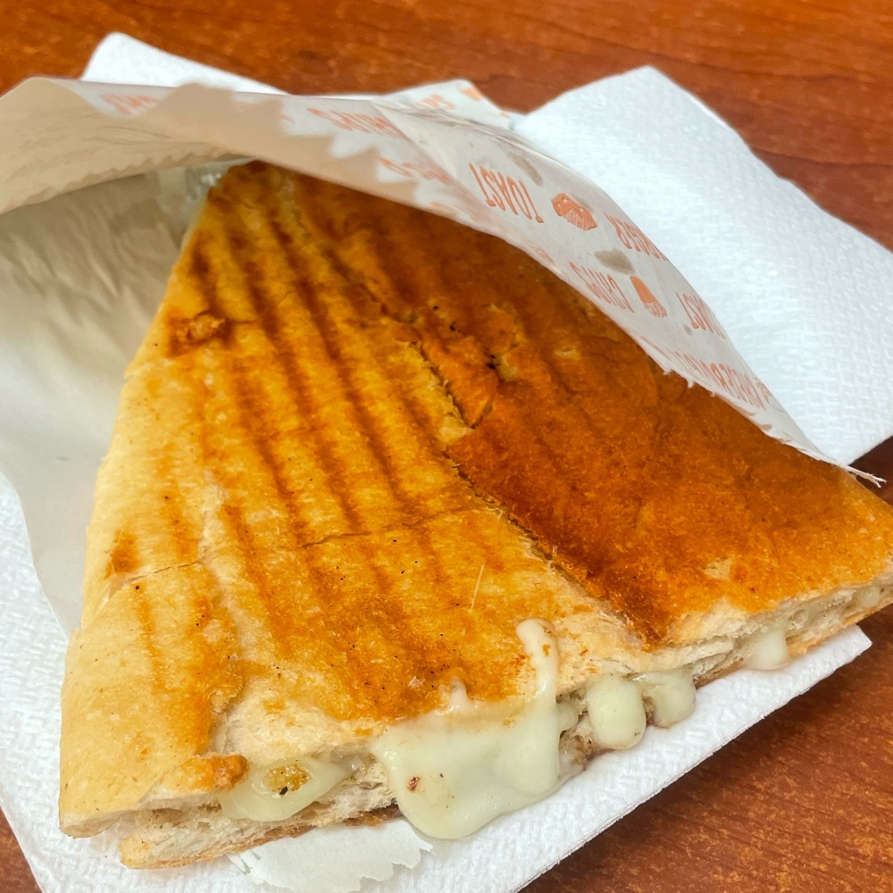 Yarım Ekmek Kaşarlı Tost