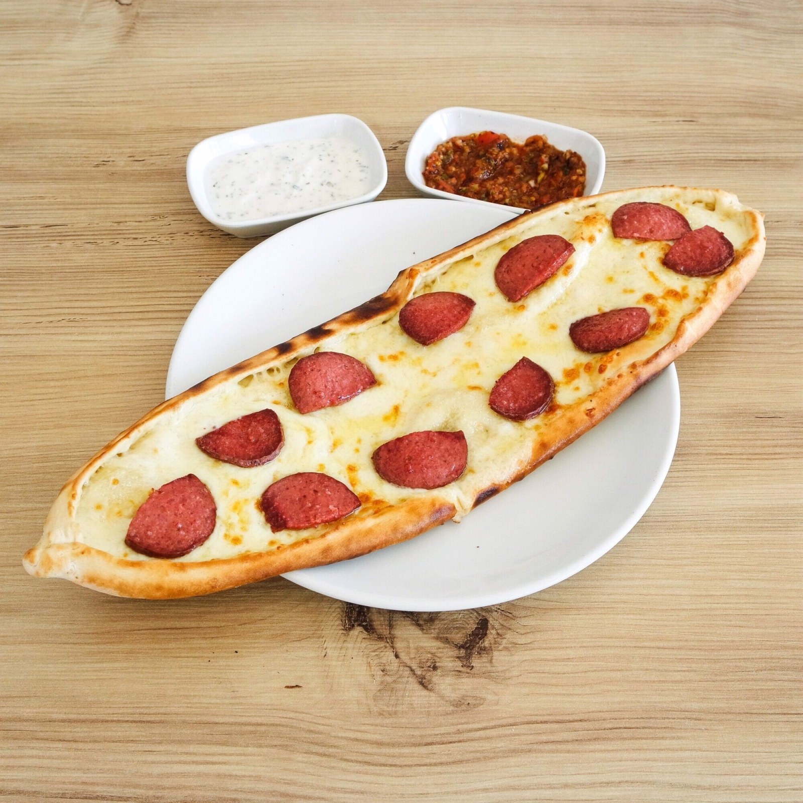 Kaşarlı Sucuklu Pide