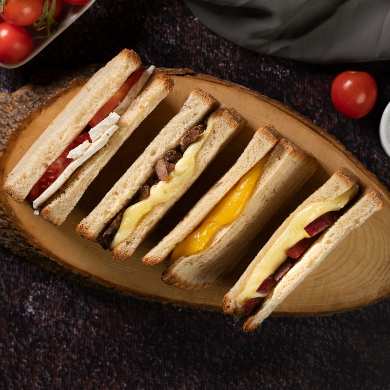 Beyaz Peynirli Domatesli Tost