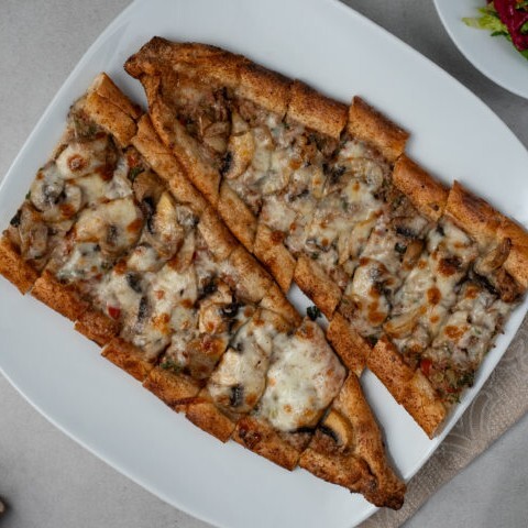 Kıymalı Kaşarlı Pide